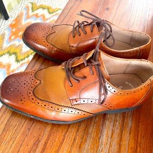 Florsheim wing tip boys dress shoes